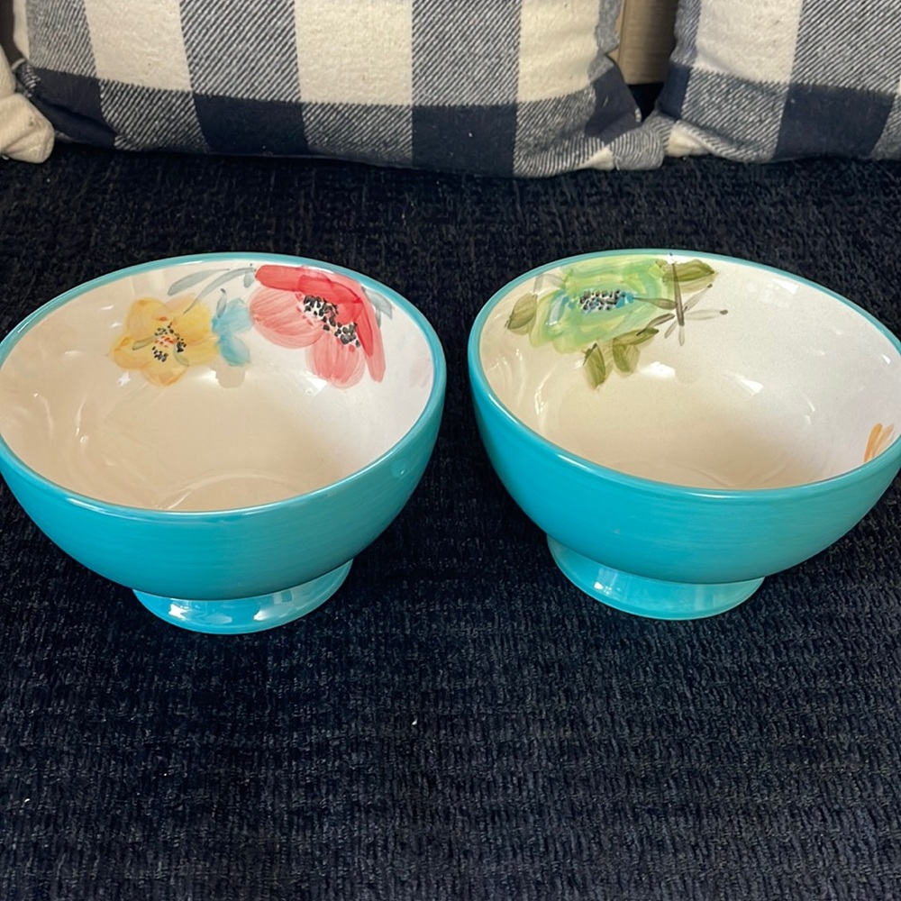 The Pioneer Woman footed cereal bowls. (2) Great condition!